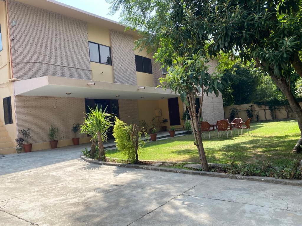 Imperial Guest House Islamabad Exterior photo